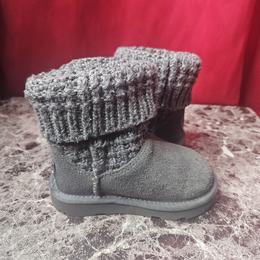 UGG Girls Classic Solene Mini Boot size 7 - Picture 2 of 7